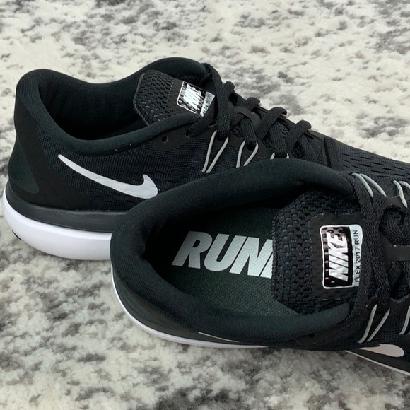 wmns nike flex 2017